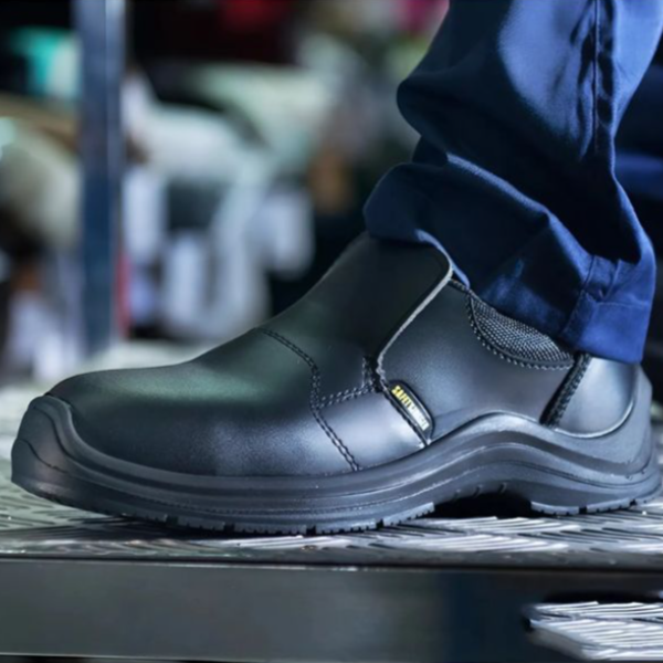 Các Tính Năng Của Giày Bảo Hộ Lao Động Cho Ngành Công Nghiệp