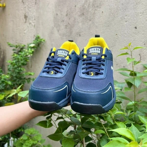 Top 10 mẫu giày bảo hộ lao động thời trang phổ biến nhất tại Việt Nam