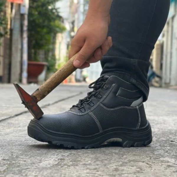Các Tính Năng Của Giày Bảo Hộ Lao Động Cho Ngành Công Nghiệp