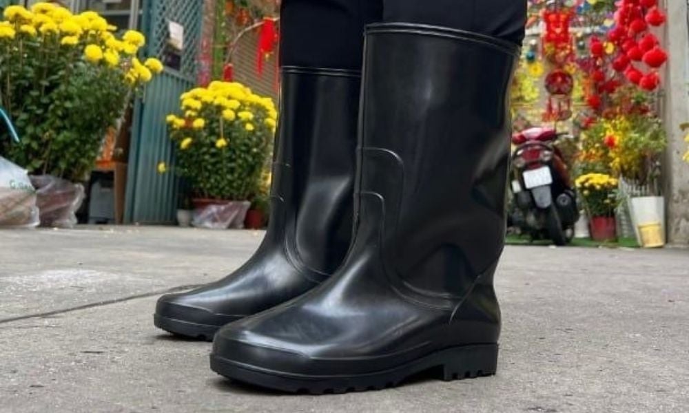 Ủng TGP được làm từ PVC và cao su