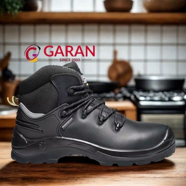 Top 10 mẫu giày bảo hộ lao động thời trang phổ biến nhất tại Việt Nam