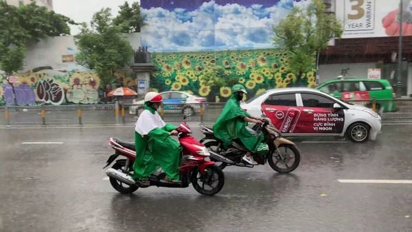 Áo Mưa Nào Phù Hợp Nhất Cho Người Đi Xe Máy?