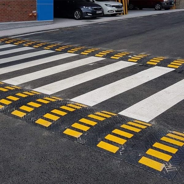 SL Tech cung cấp các loại gờ giảm tốc chất lượng