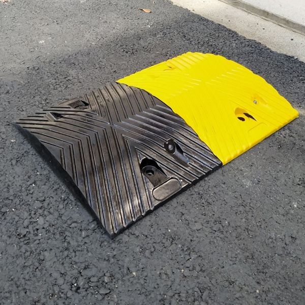 Toàn Cầu Vina chuyên các dòng gờ giảm tốc cao su nhập khẩu