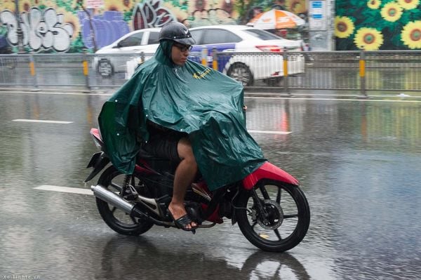 Di chuyển trên đường an toàn vào những ngày mưa gió