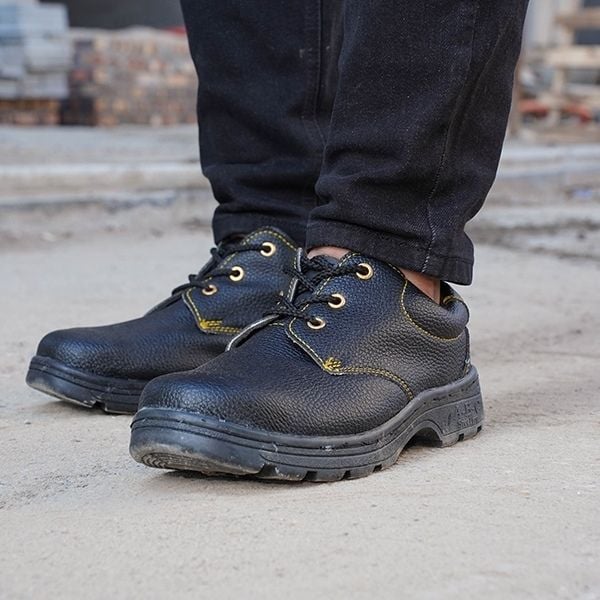 Những Điều Cần Lưu Ý Khi Chọn Giày Bảo Hộ Lao Động
