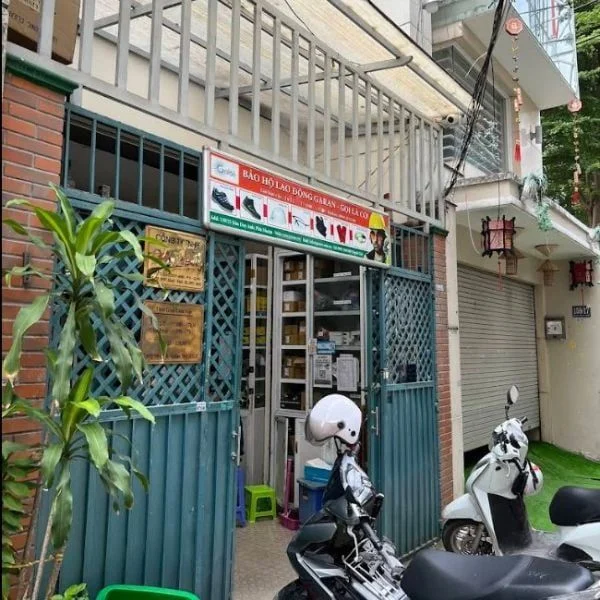 Các loại mũi chống va đập của giày bảo hộ: So sánh chi tiết