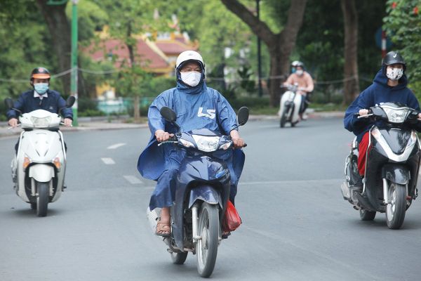 Áo mưa đi làm cần chống nước cao, chắn gió để bảo vệ toàn diện