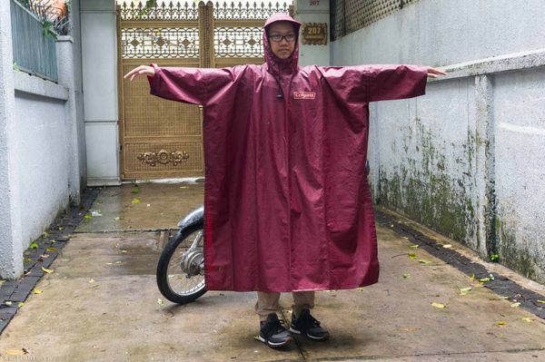 Áo mưa cánh dơi phù hợp để di chuyển bằng xe số