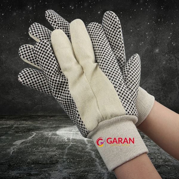 Găng tay vải bạt chấm hạt nhựa PVC màu đen chủng loại từ 75gr-80gr-95gr kim 7 hoặc kim 10