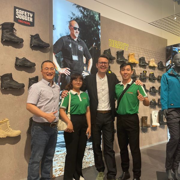 Garan tại trụ sở Safety Jogger ở Bỉ