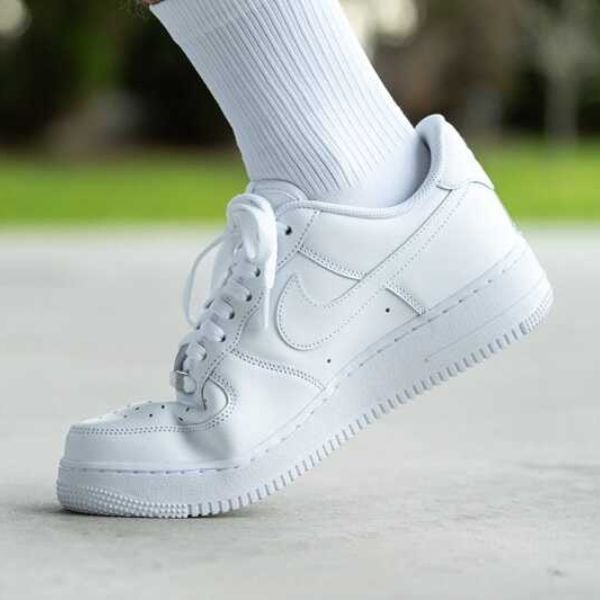 Giày thông thường được tạo ra nhằm đem lại sự thoải mái hàng ngày cho đôi chân