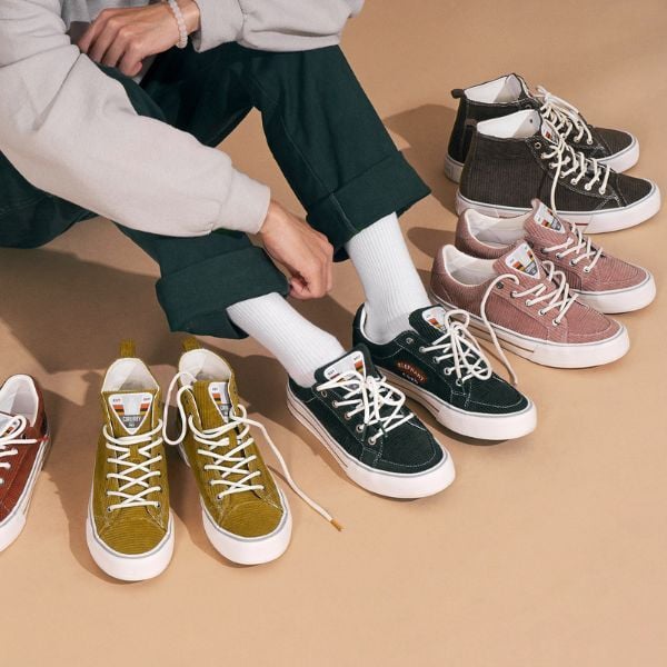 Giày Bảo Hộ Khác Giày Thường Như Thế Nào? So Sánh Chi Tiết