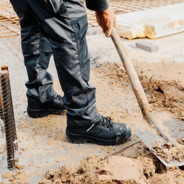 Lựa chọn chất liệu giày chịu nhiệt phù hợp là yếu tố quan trọng