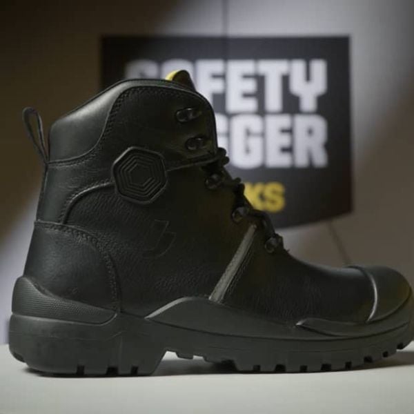 Giày bảo hộ chịu nhiệt Safety Jogger Hekla S3 chính hãng sẽ có tem nhãn đầy đủ