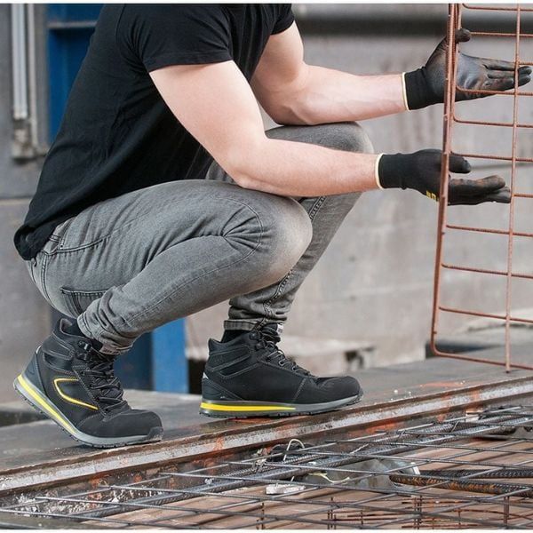 Lựa chọn kích cỡ giày chịu nhiệt phù hợp giúp chân được bảo vệ tối đa
