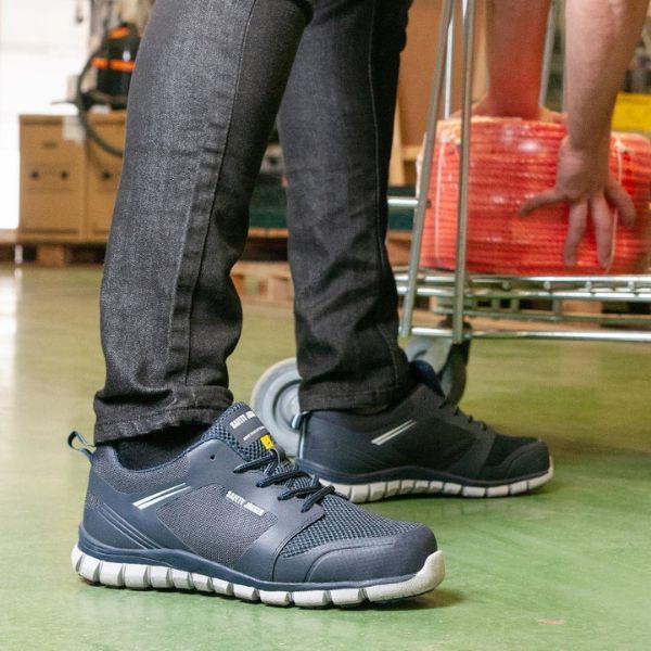 Hướng Dẫn Cách Sử Dụng Và Bảo Quản Giày Bảo Hộ Đơn Giản, Hiệu Quả