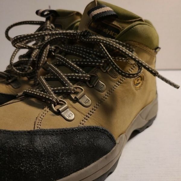 So sánh Giày Bảo Hộ K2 và Hans: Lựa Chọn Tối Ưu, An Toàn?