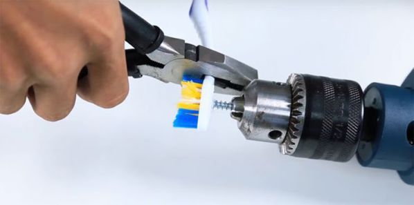 máy khoan cầm tay