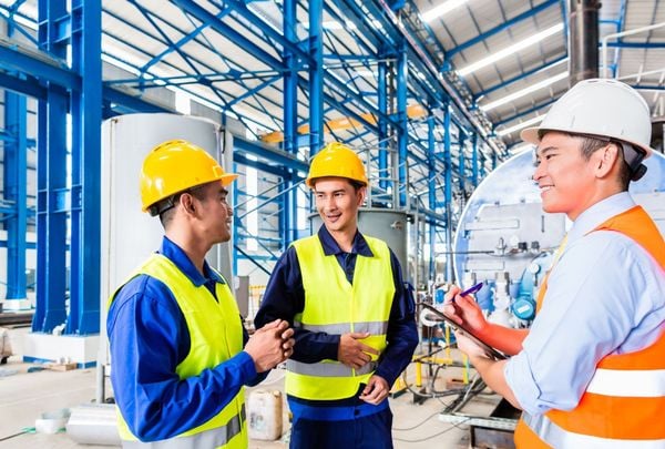 Đội mũ bảo hộ đúng cách giúp gia tăng sự thoải mái và an toàn khi làm việc