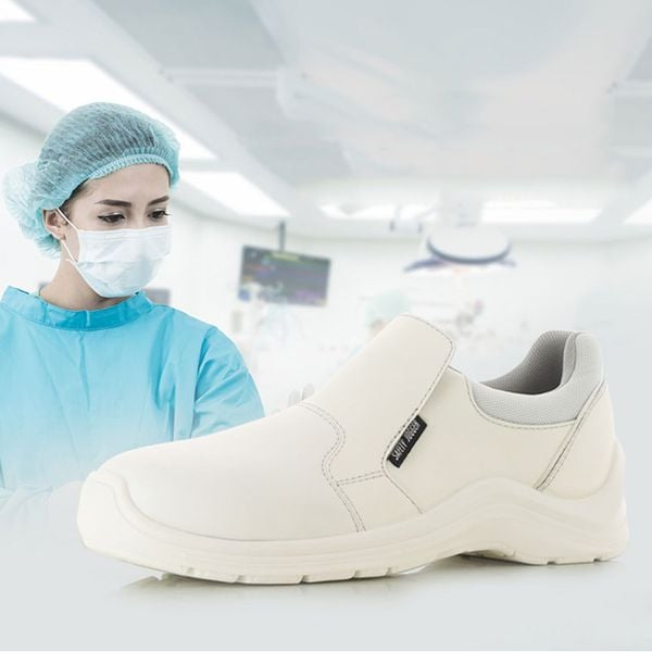 Giày bảo hộ cho người làm trong ngành y tế chất lượng