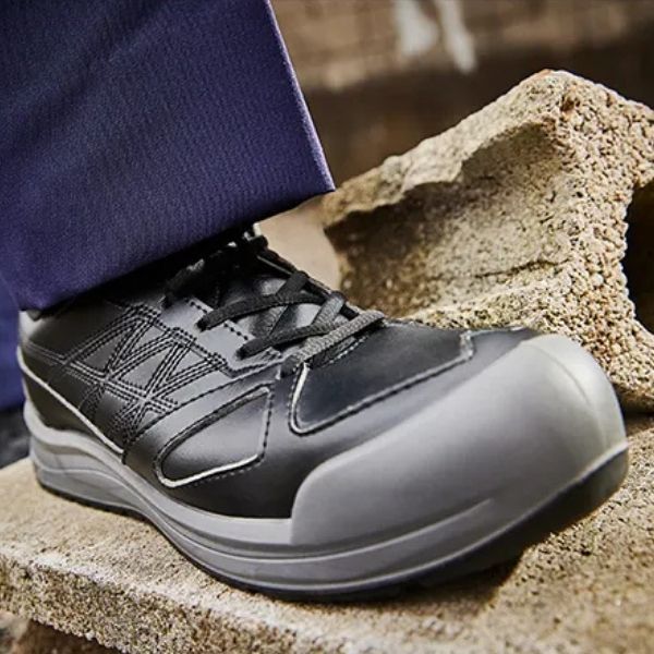 Giày Bảo Hộ Là Gì? Công Dụng Và Các Tiêu Chuẩn An Toàn