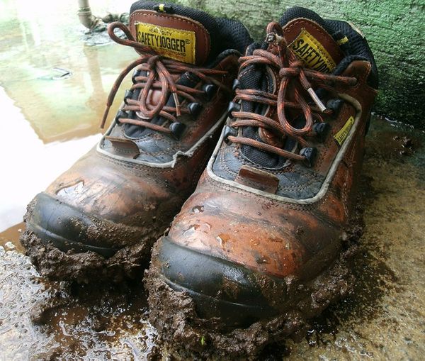 Hướng Dẫn Cách Sử Dụng Và Bảo Quản Giày Bảo Hộ Đơn Giản, Hiệu Quả