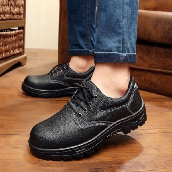 Giày bảo hộ XP có thiết kế phù hợp với vóc dáng chân của người Việt Nam