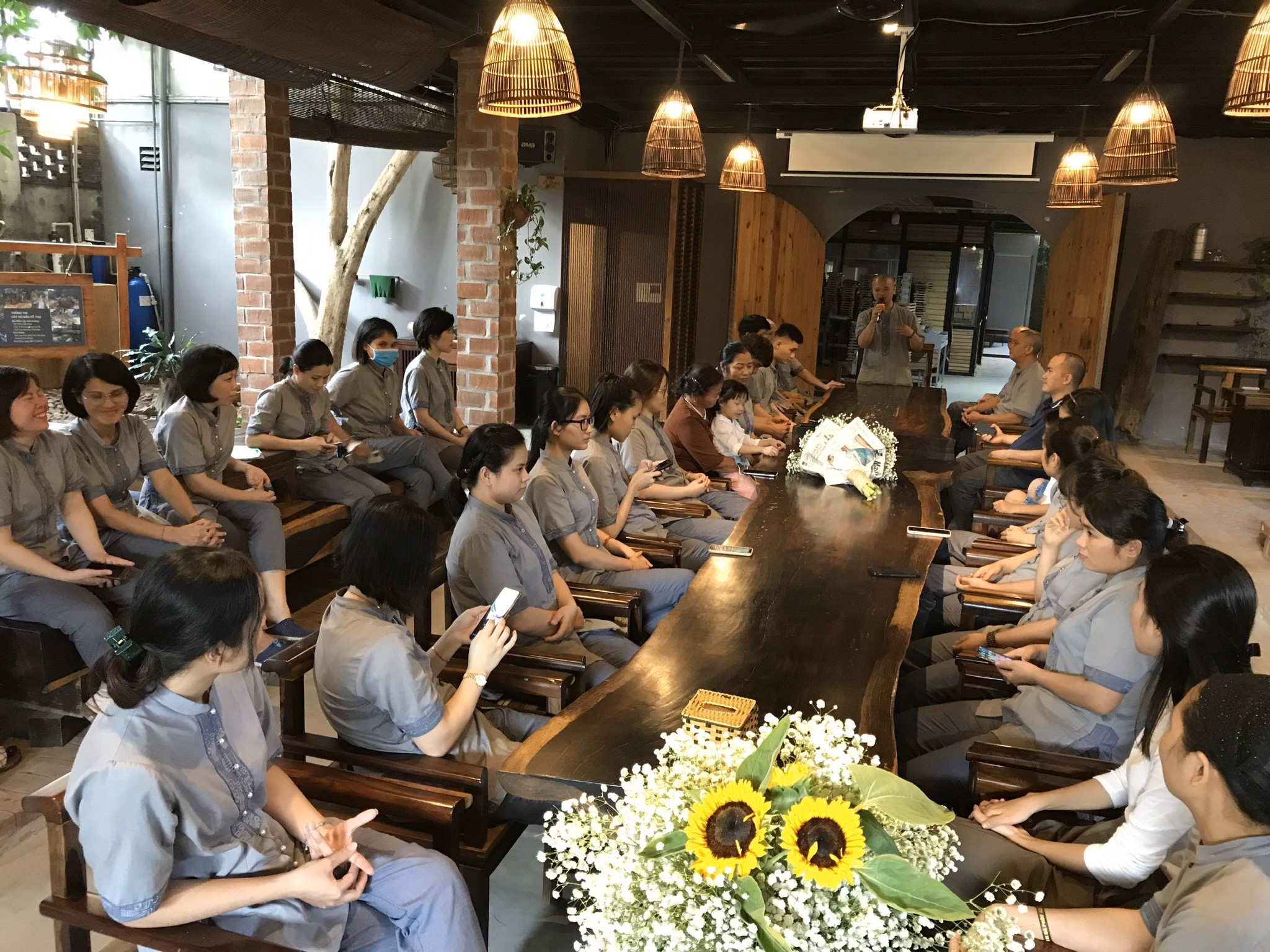 Ngày Phụ nữ Việt Nam ở Trầm Tuệ, chỉ là “trên gấm vẽ thêm hoa”