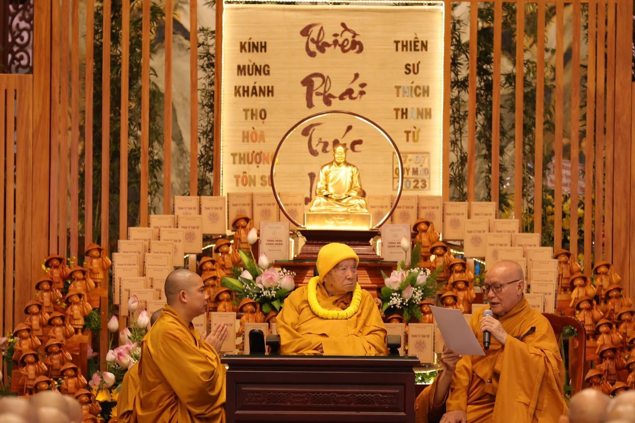 Chư Tăng Ni Thiền phái Trúc Lâm khánh tuế Đại lão Hoà thượng Thiền sư Thích Thanh Từ