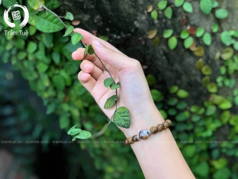 Hướng dẫn cách đo size vòng tay trầm hương chuẩn xác và dễ dàng