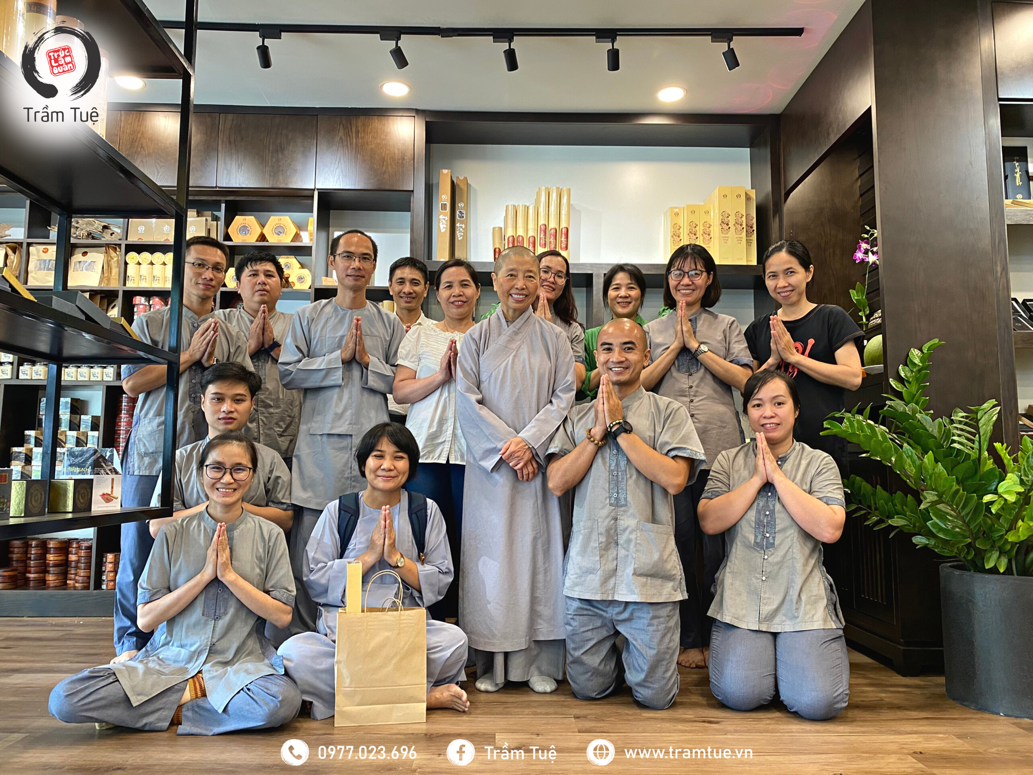 Hương trầm ấm tình pháp lữ