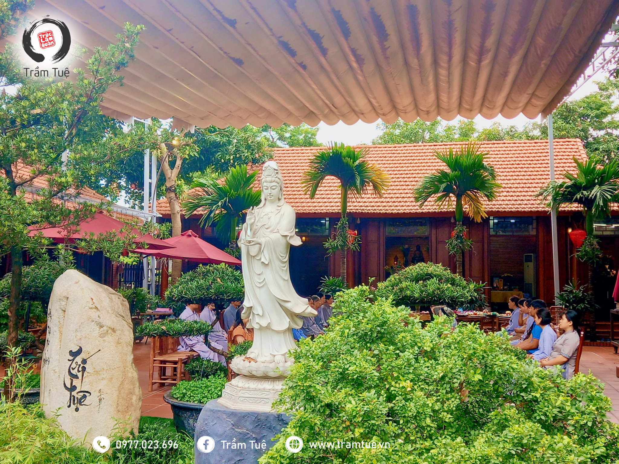 Ngày vía Quán Thế Âm Bồ Tát thành đạo 19/06 âm lịch: 'Cho người thêm niềm vui, giúp người bớt khổ'