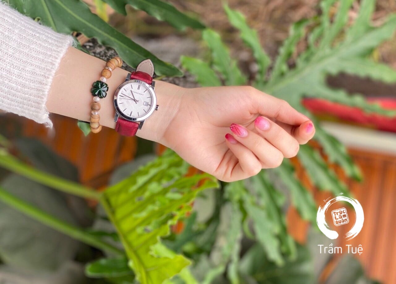 Lý giải của chuyên gia: Có nên đeo vòng tay cùng với đồng hồ?