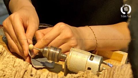 Production Process of Agarwood Bracelets