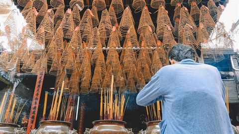 Hương nhang - nét đẹp trong đời sống tâm linh của người Việt