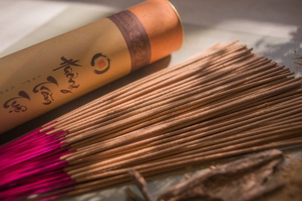 Tại sao mùi hương sản phẩm Trầm Tuệ nhẹ thế?