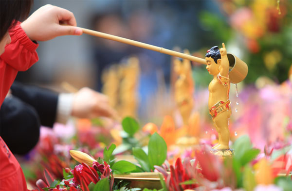 Nguồn gốc và ý nghĩa nghi thức tắm Phật