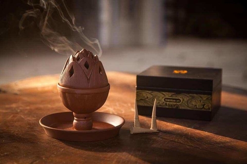 Nghe mùi Trầm hương, nhớ thương phố Hội