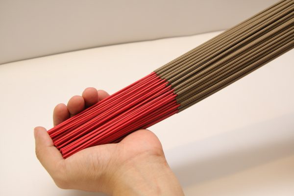Cây nhang thẳng, đanh, bóng có an toàn đối với sức khỏe?