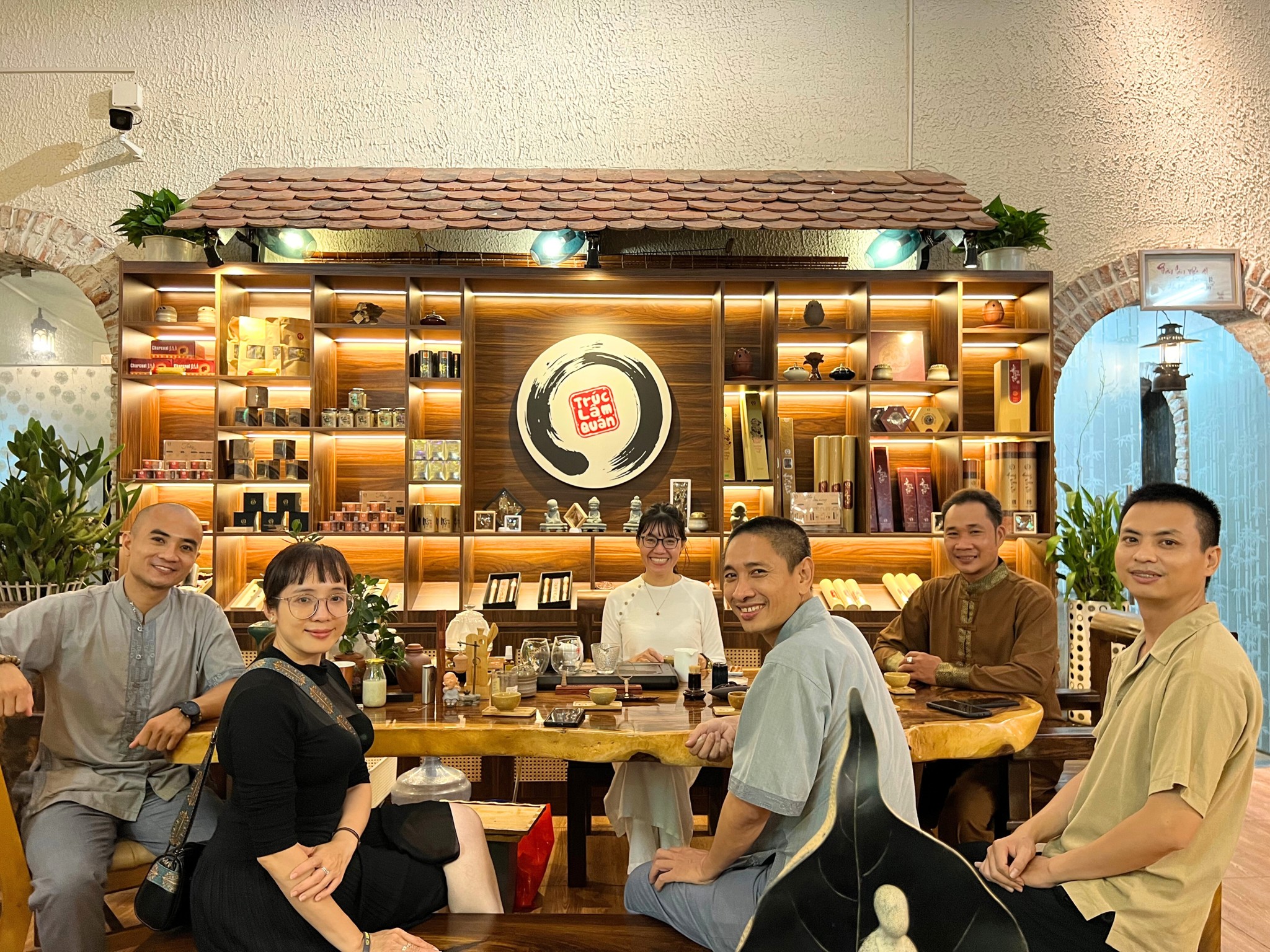 Trầm Tuệ và nhà hàng chay Rau Củ Nấm ra mắt Không gian Văn hóa Trầm - Trà - Chay tại Tp.HCM: Hương chân thật - Vị từ tâm