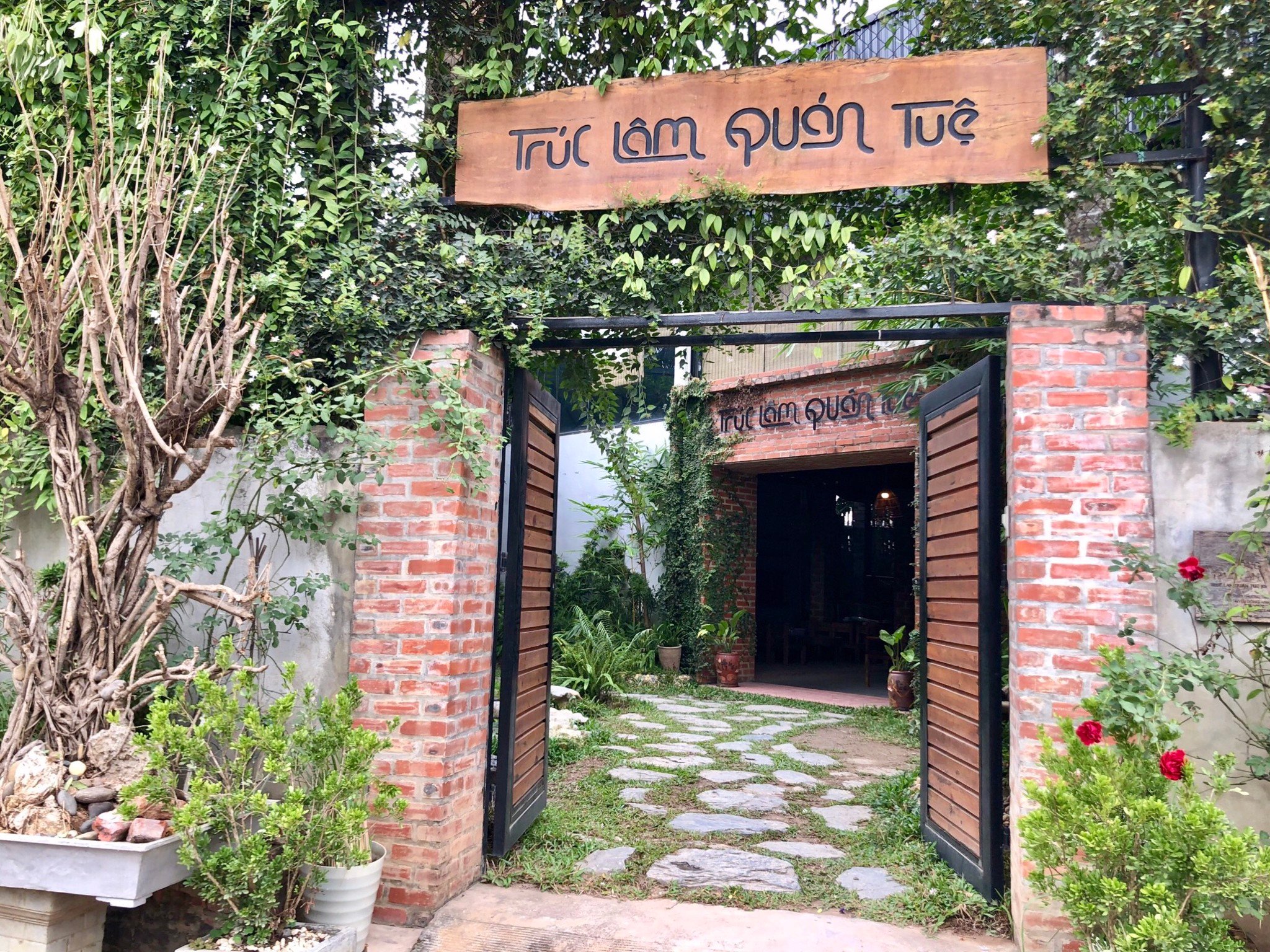Bài thơ viết tặng Trầm Tuệ