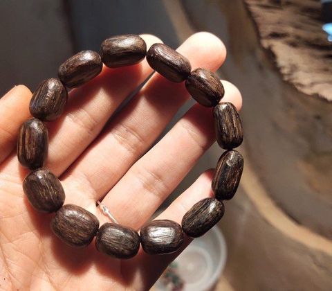 What is Sink Agarwood? Why is the Sink Agarwood bracelet have a high value?