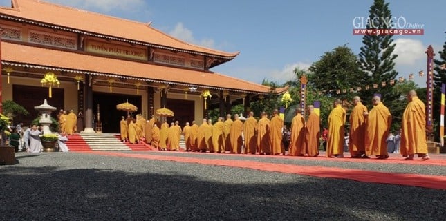 Ý nghĩa của Phật sự Đại Giới đàn - Chọn người làm Phật