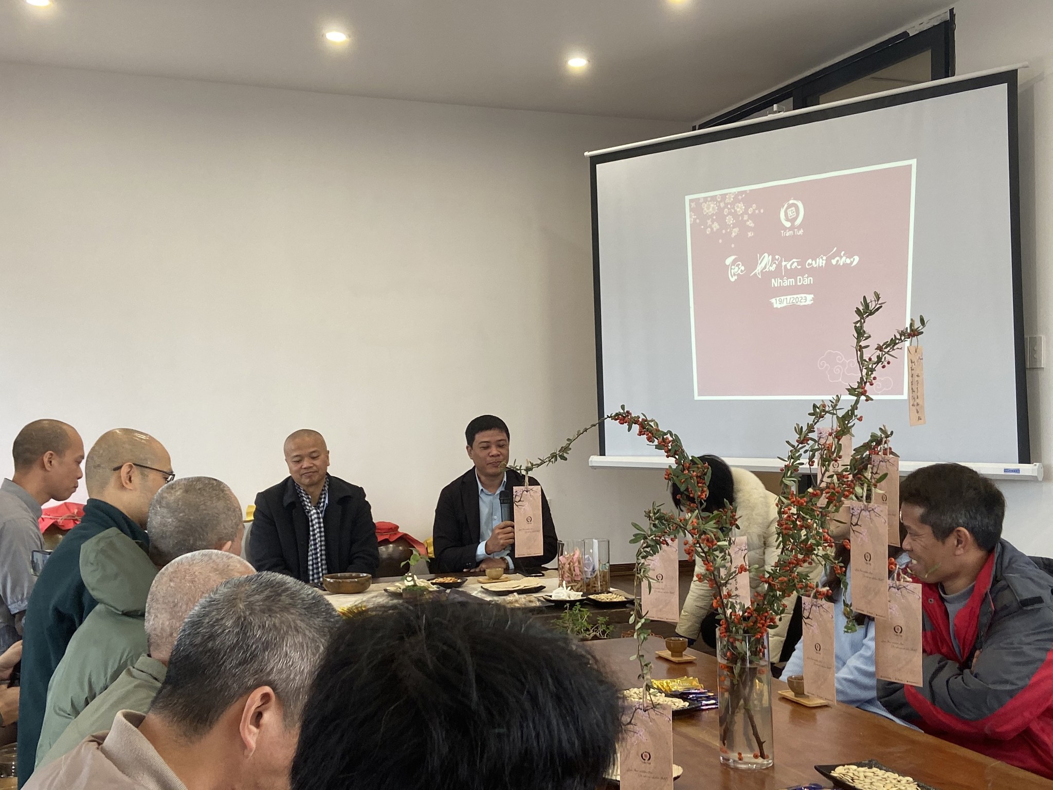 Buổi phổ trà cuối năm ở Trầm Tuệ