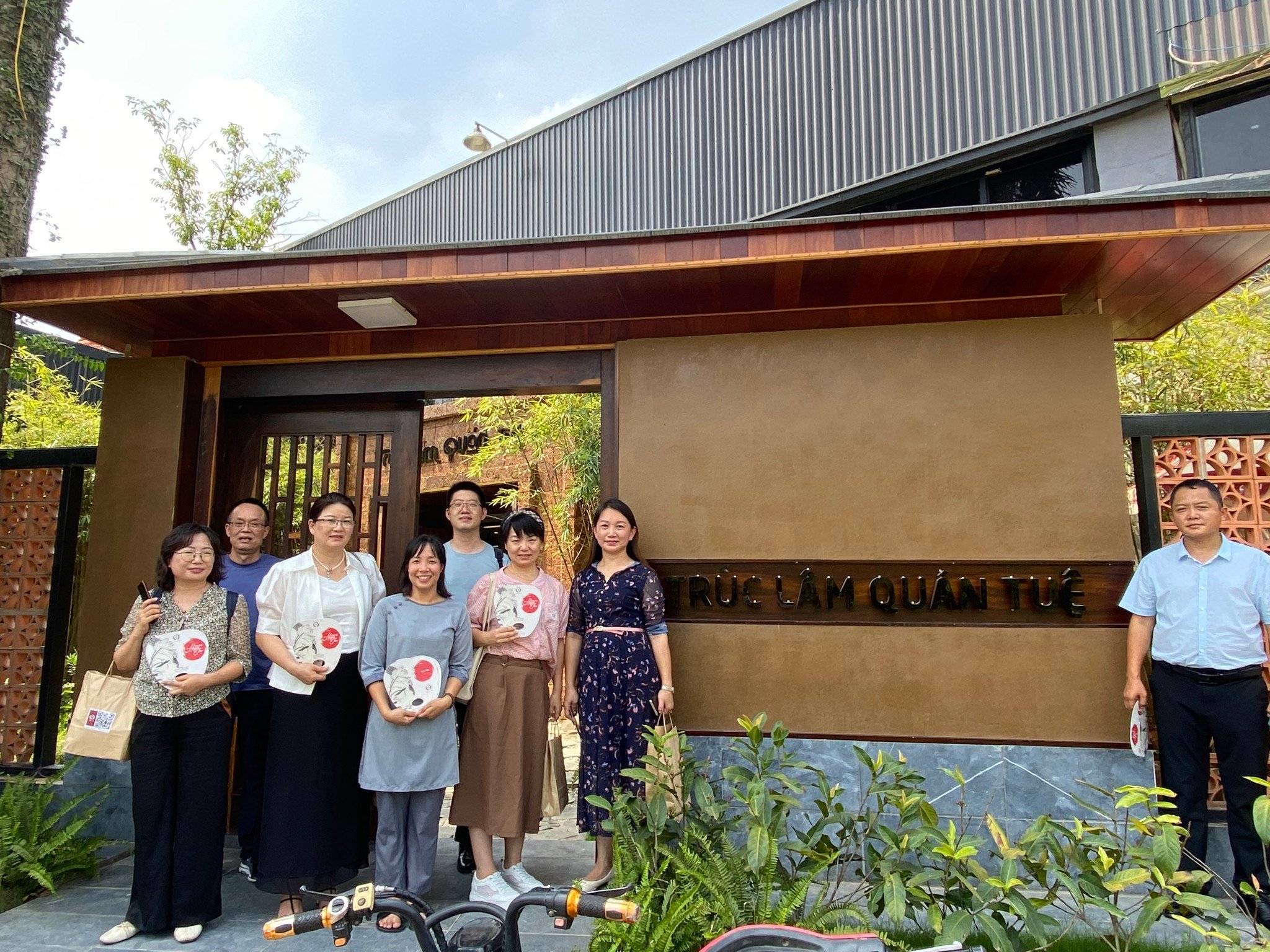 Đoàn doanh nghiệp Trung Quốc ghé thăm Trầm Tuệ