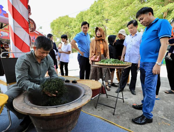 gian hàng Trầm Tuệ Tp.Buôn Mê Thuột lễ hội cà phê 2023 xao trà