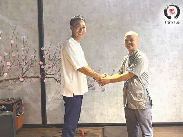 Tổng Giám đốc Công ty Sun Create Idea Hiệp hội Doanh nghiệp Việt Nam - Kyushu ghé thăm Trầm Tuệ
