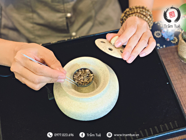 Lư điện bằng gốm xông trầm hương tinh dầu có hẹn giờ tẩy uế trừ tà