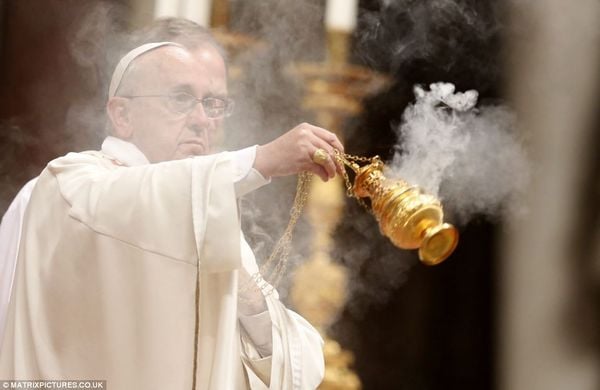 đức Giáo hoàng người đứng đầu Giáo hội bình xông trầm  tín hữu nghi lễ tòa thánh Vatican